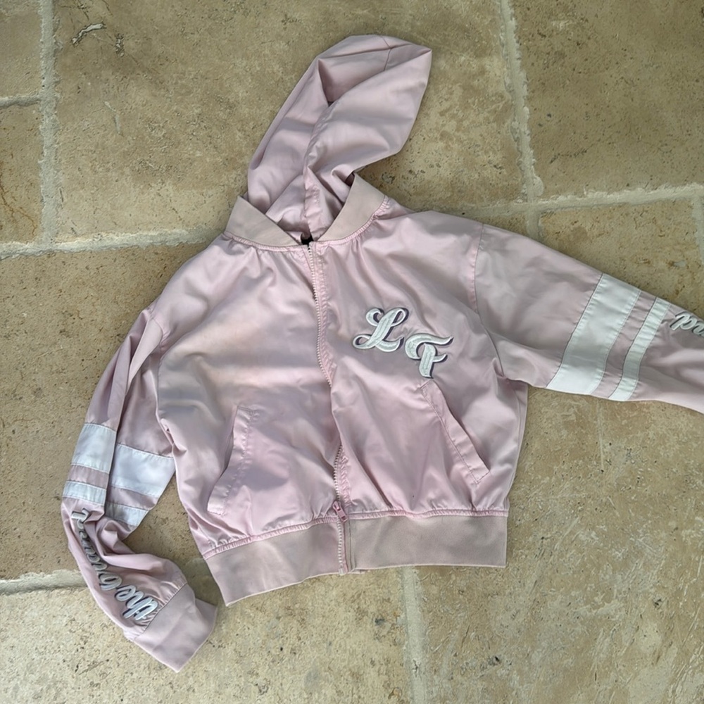 LF hoodie, hood detaches!